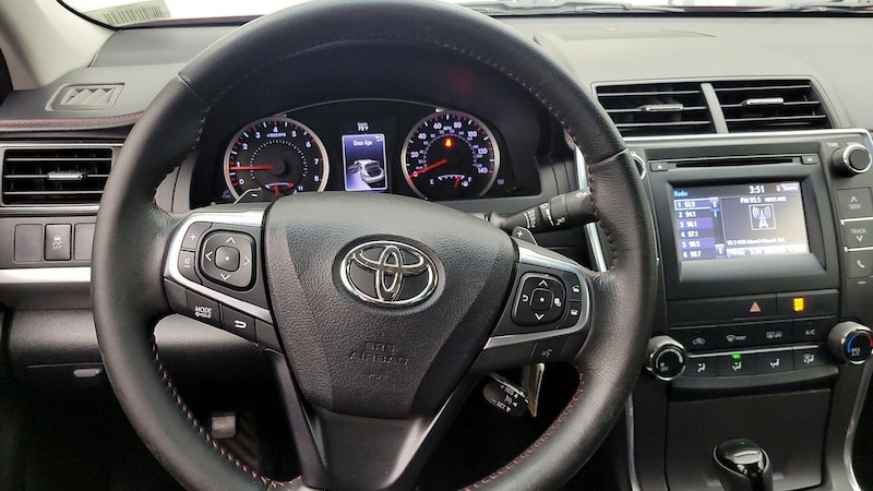 2016 Toyota Camry SE 10