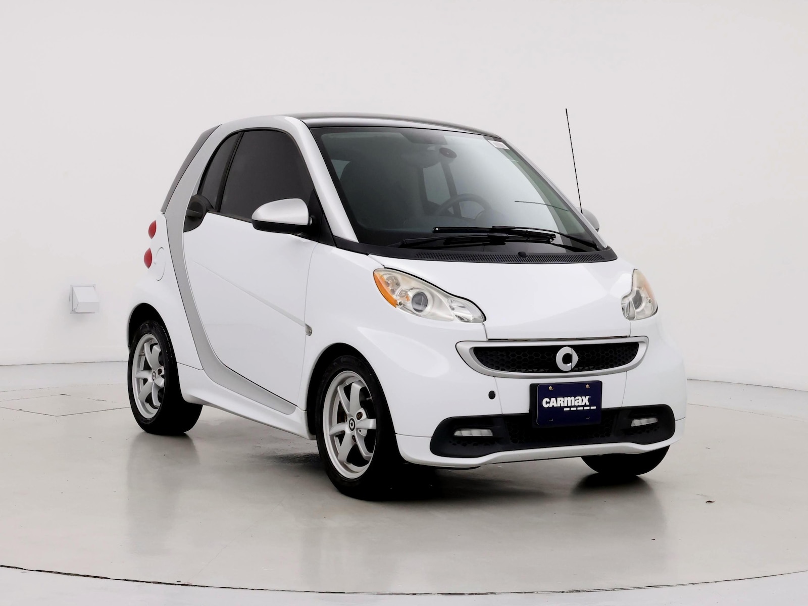 Used 2015 smart fortwo passion with VIN WMEEJ3BA6FK810175 for sale in Kenosha, WI