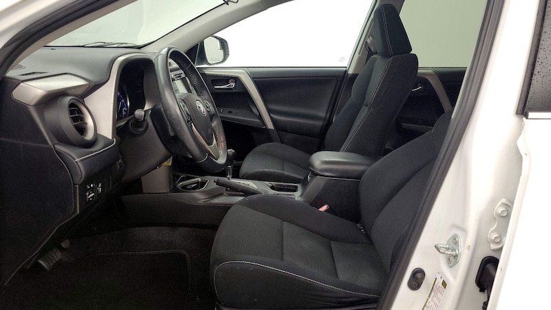 2016 Toyota RAV4 XLE 11