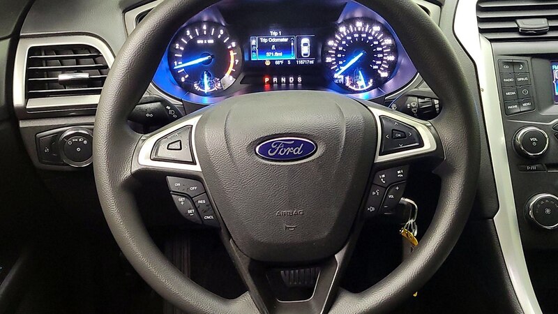 2016 Ford Fusion SE 10