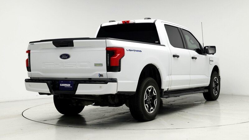 2022 Ford F-150 Lightning XLT 8