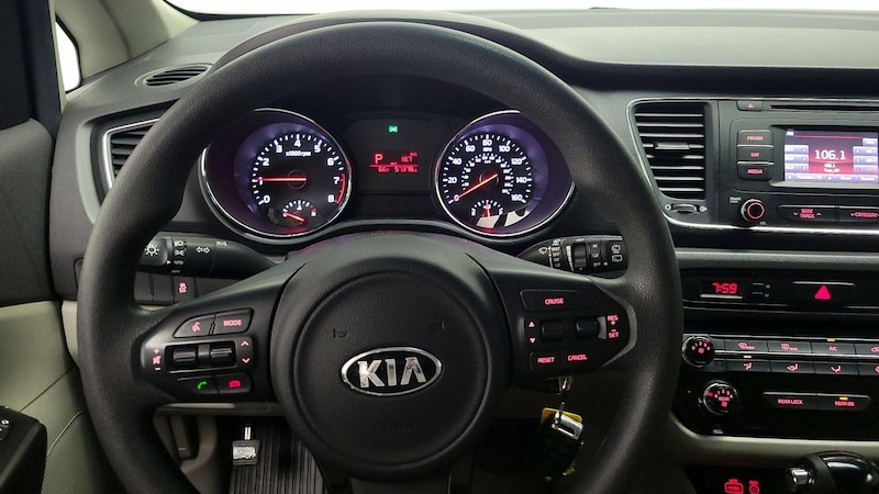 2016 Kia Sedona LX 10