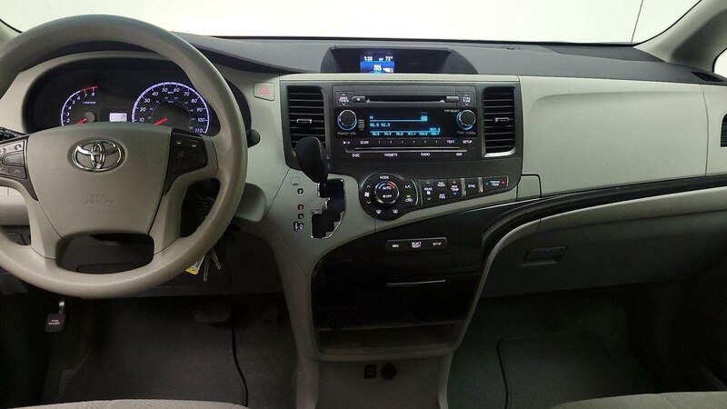 2014 Toyota Sienna LE 9