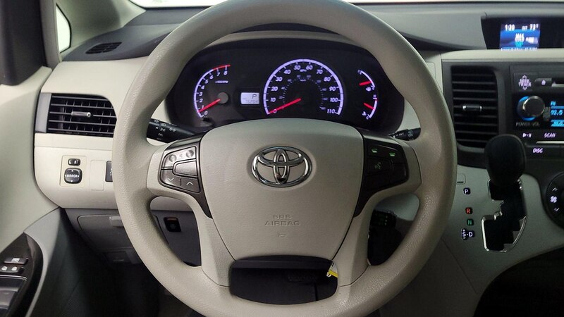 2014 Toyota Sienna LE 10