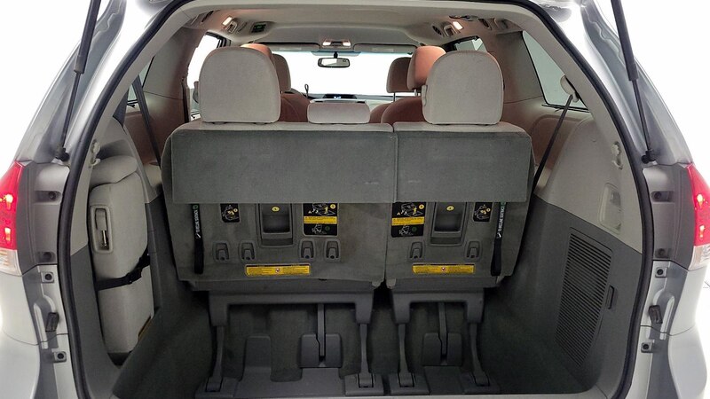 2014 Toyota Sienna LE 21
