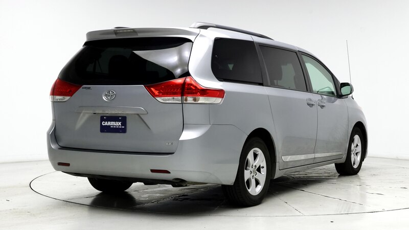 2014 Toyota Sienna LE 8
