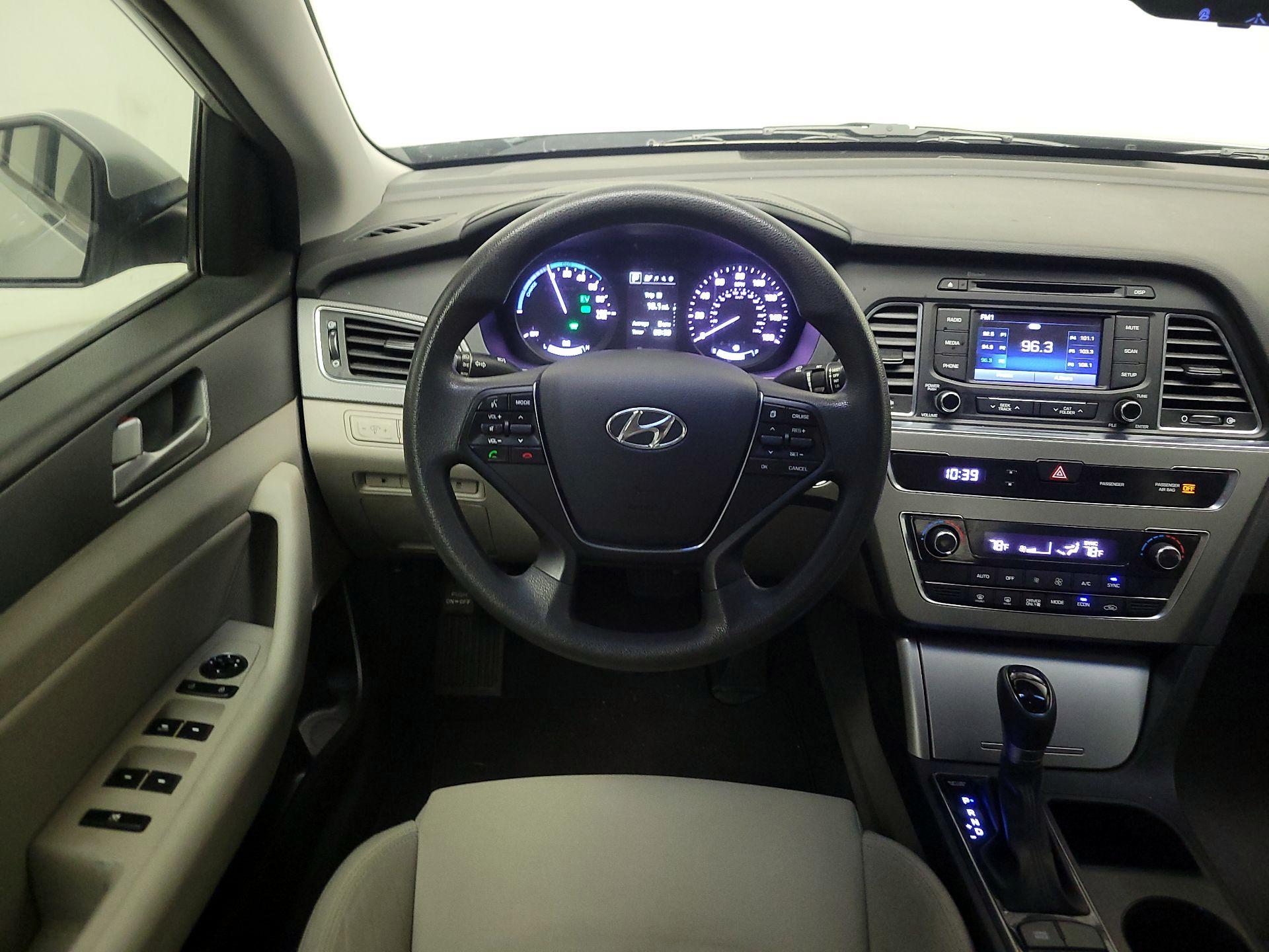 Thumbnail: 2016 Hyundai Sonata - 10