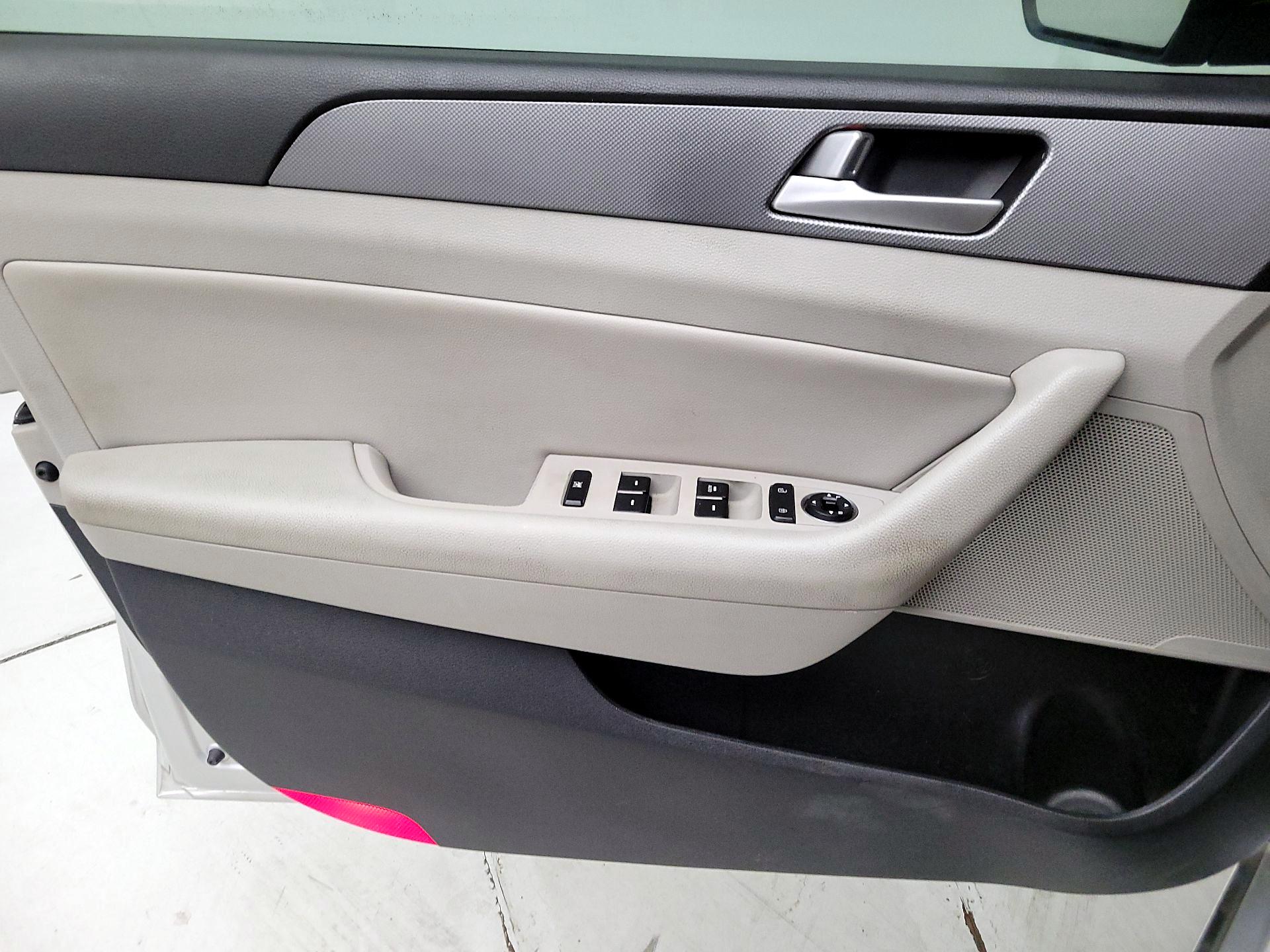Thumbnail: 2016 Hyundai Sonata - 12