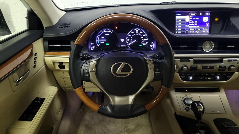 2015 Lexus ES Hybrid 300h 10