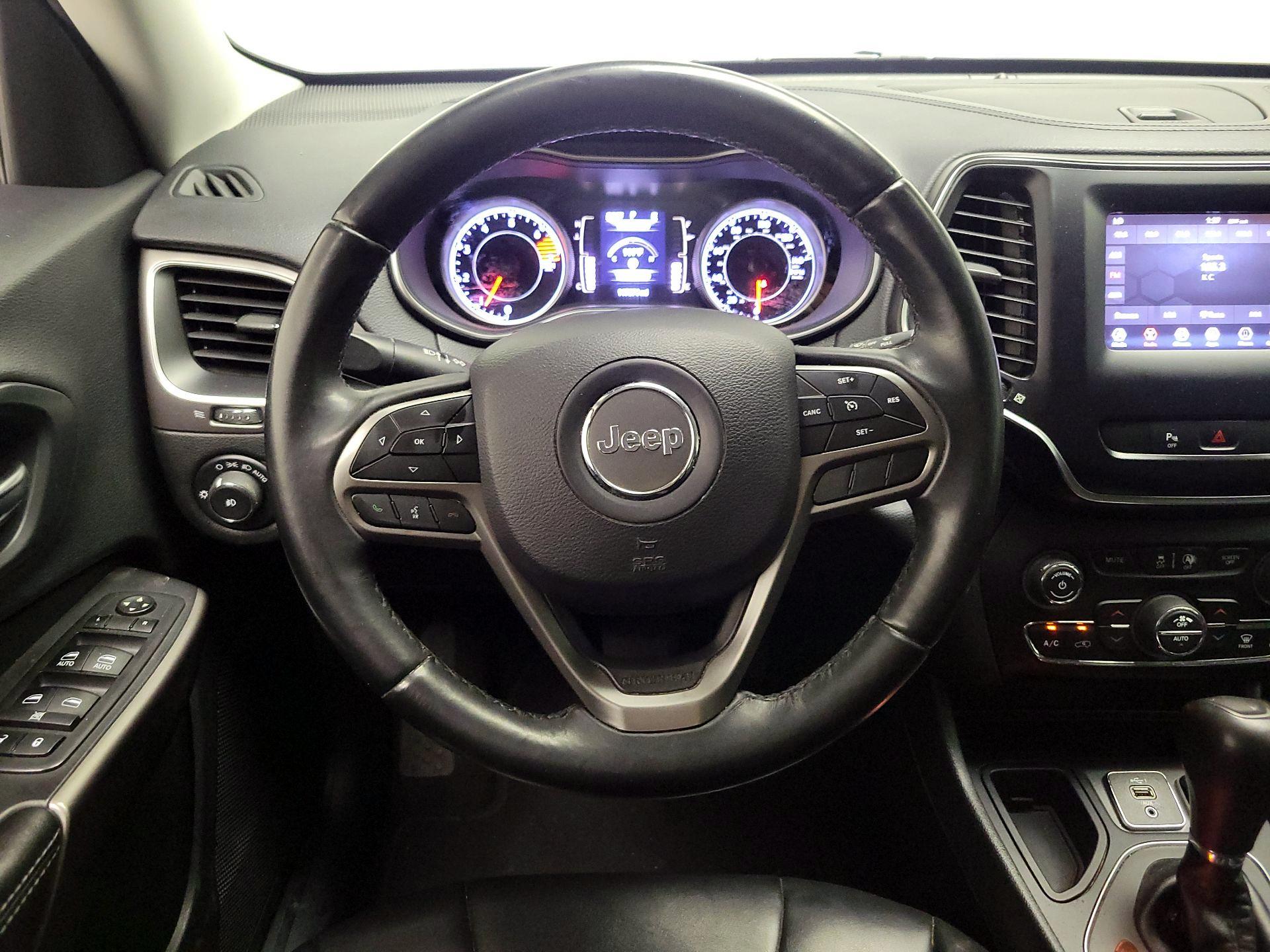 Thumbnail: 2019 Jeep Cherokee - 10