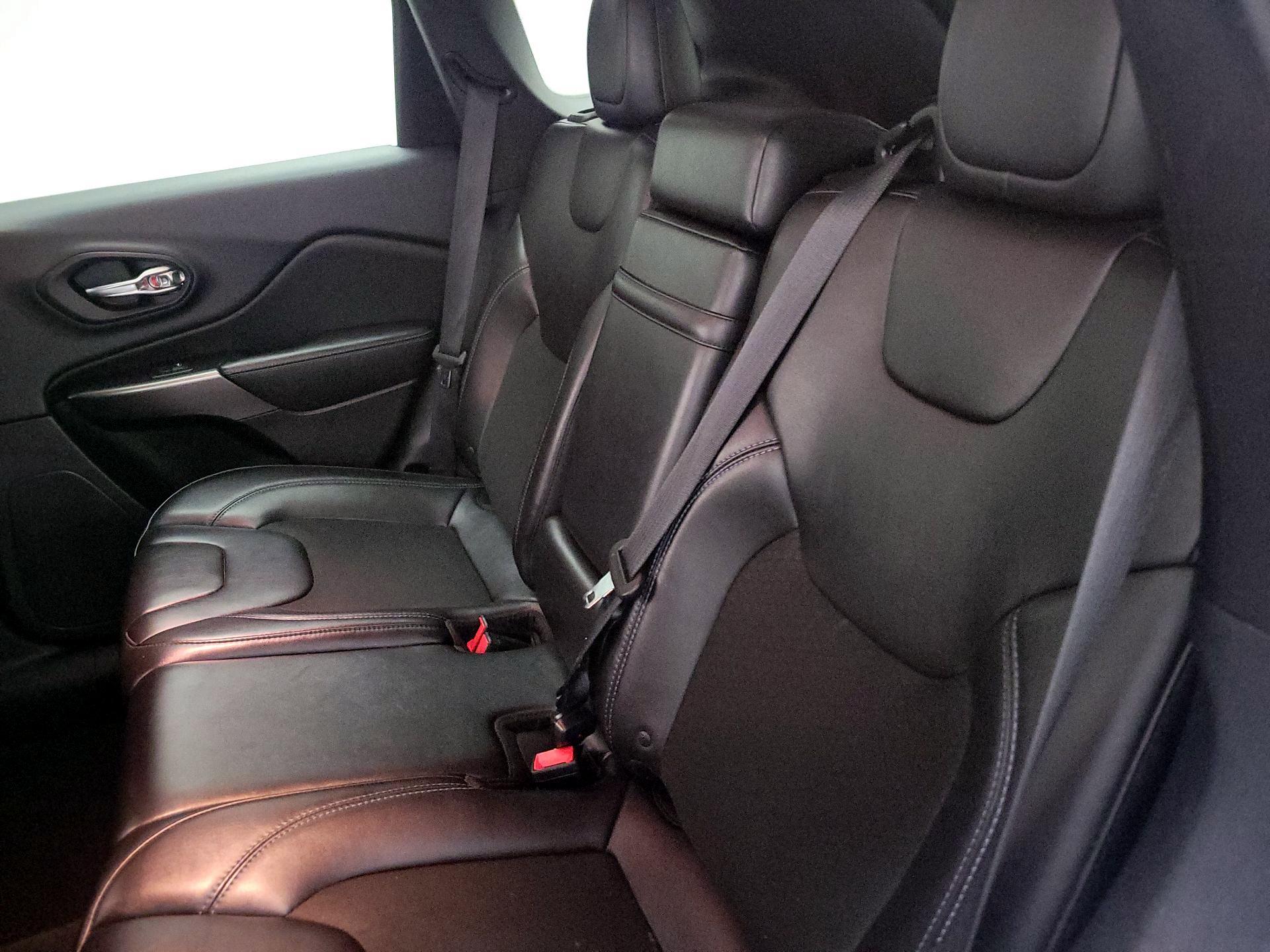 Thumbnail: 2019 Jeep Cherokee - 19