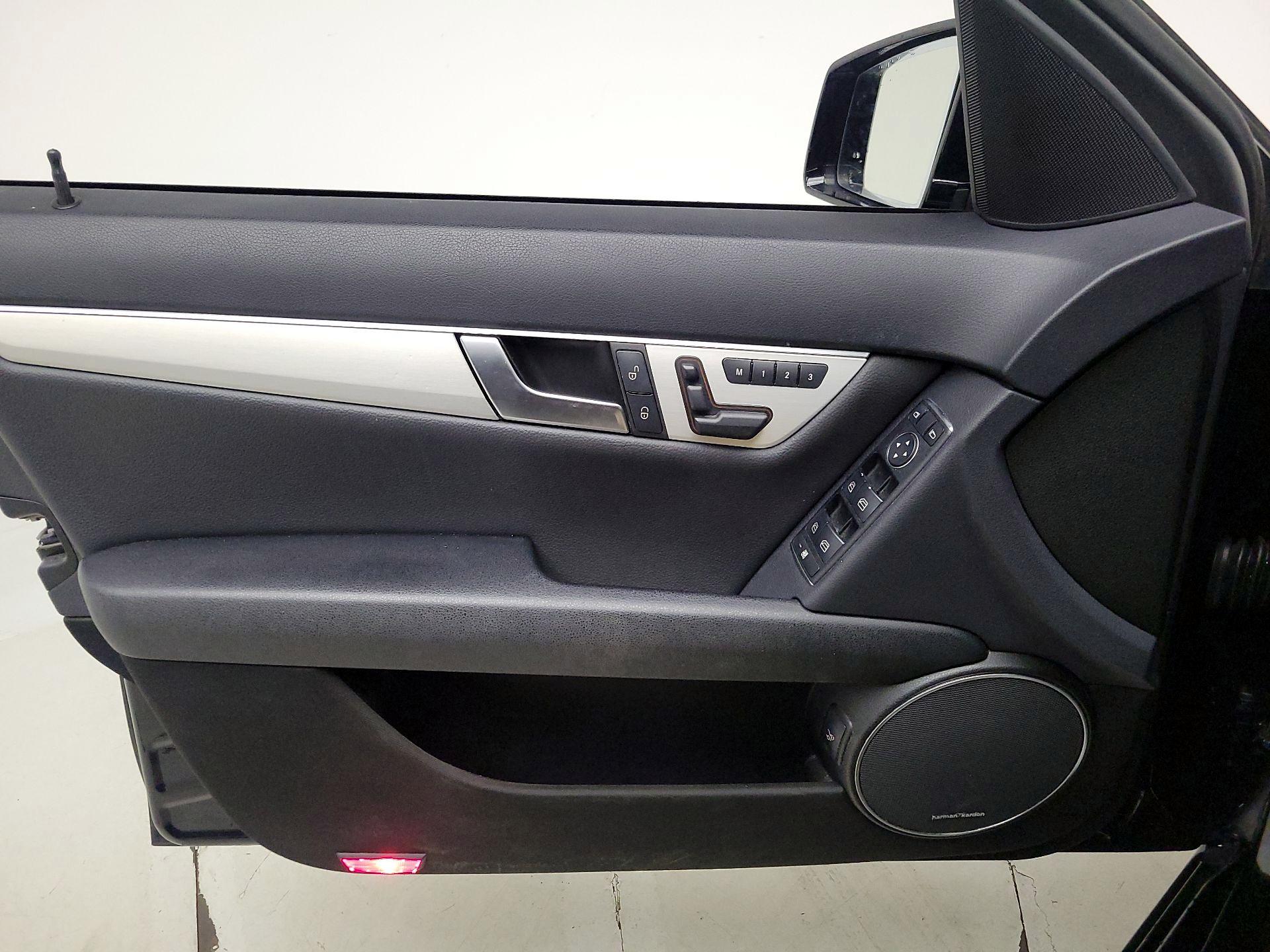 Thumbnail: 2014 Mercedes-Benz C-Class - 12