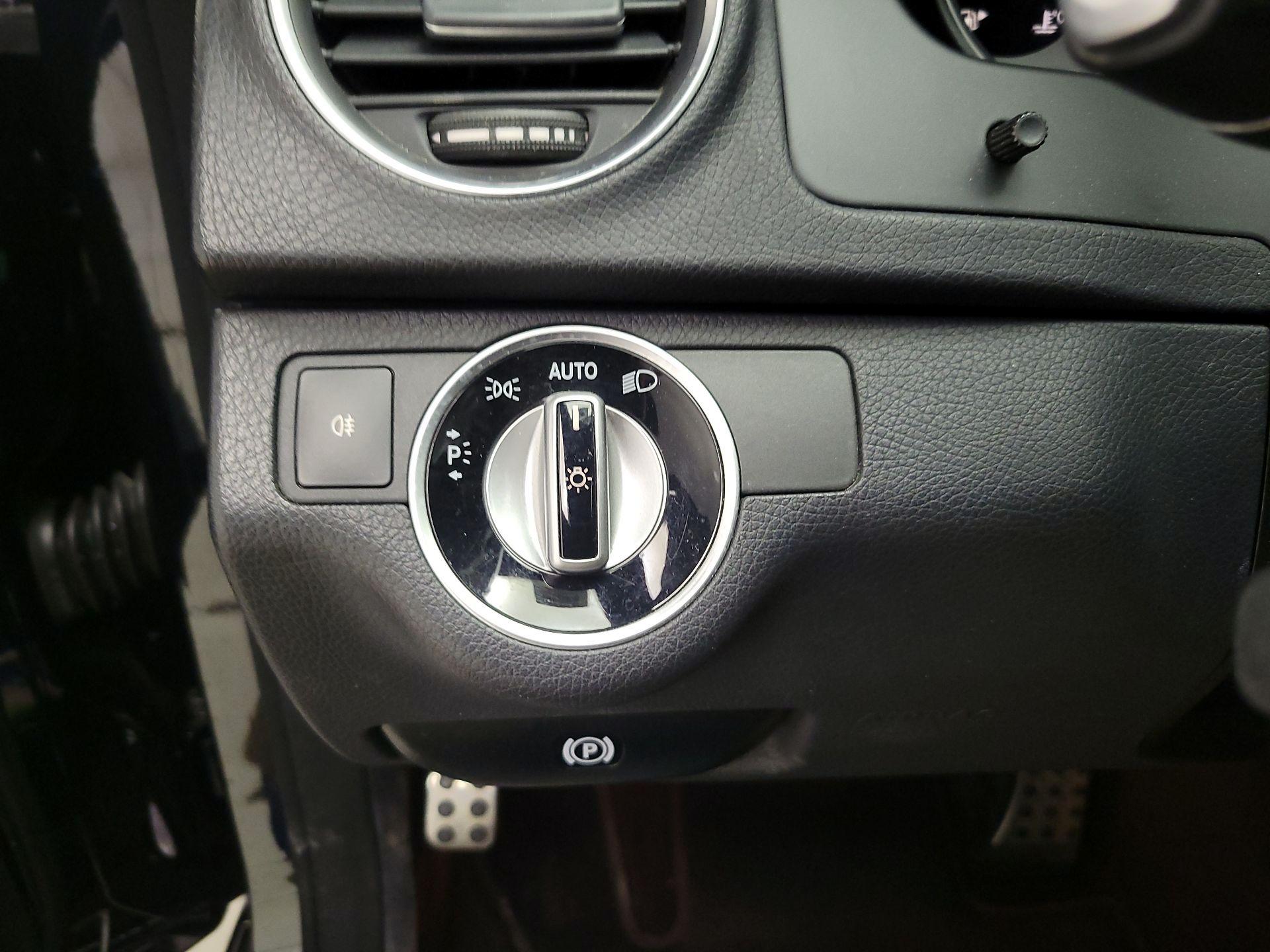 Thumbnail: 2014 Mercedes-Benz C-Class - 13