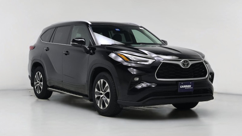 2022 Toyota Highlander XLE Hero Image