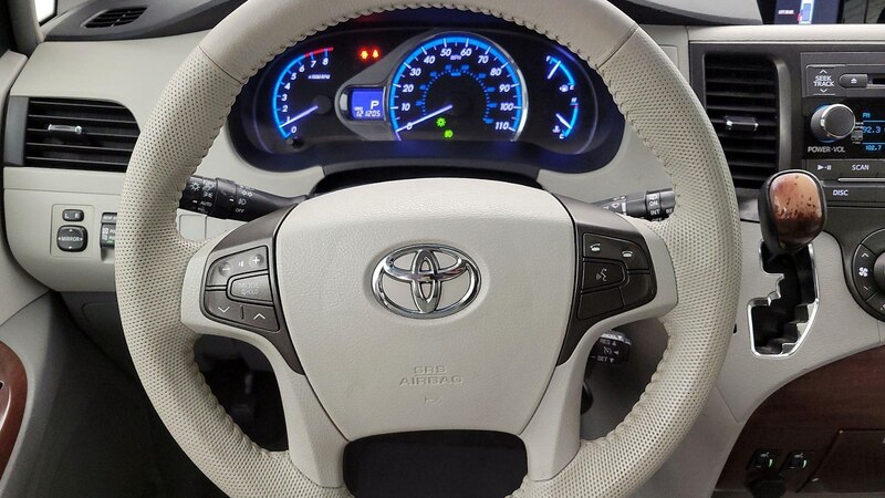 2013 Toyota Sienna XLE 10