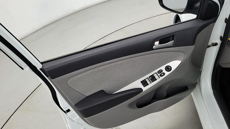 2012 Hyundai Accent GS 12