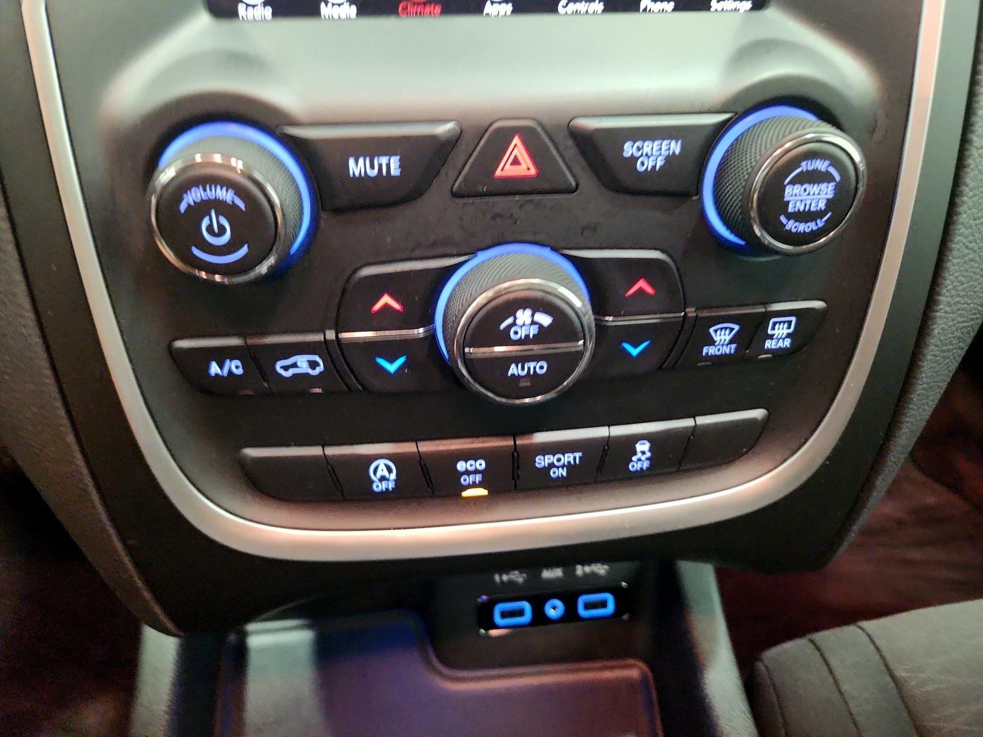 Thumbnail: 2019 Dodge Durango - 16