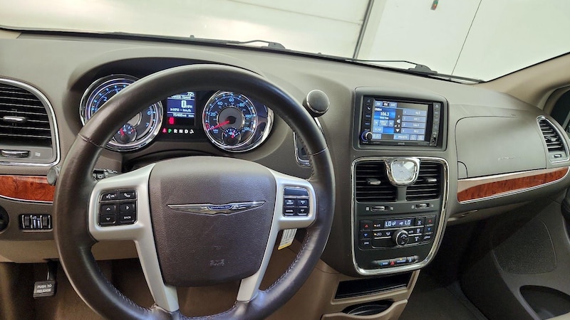 2015 Chrysler Town & Country Touring 9