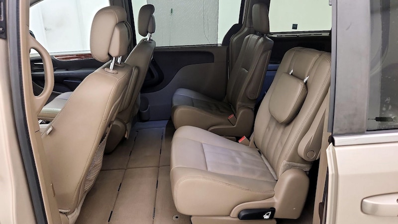 2015 Chrysler Town & Country Touring 19