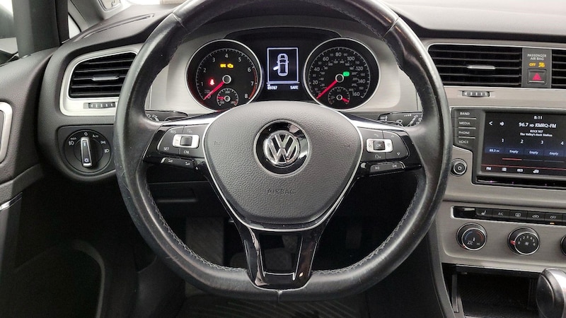 2016 Volkswagen Golf SE 10