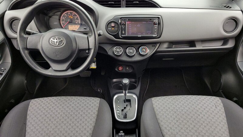 2015 Toyota Yaris LE 9