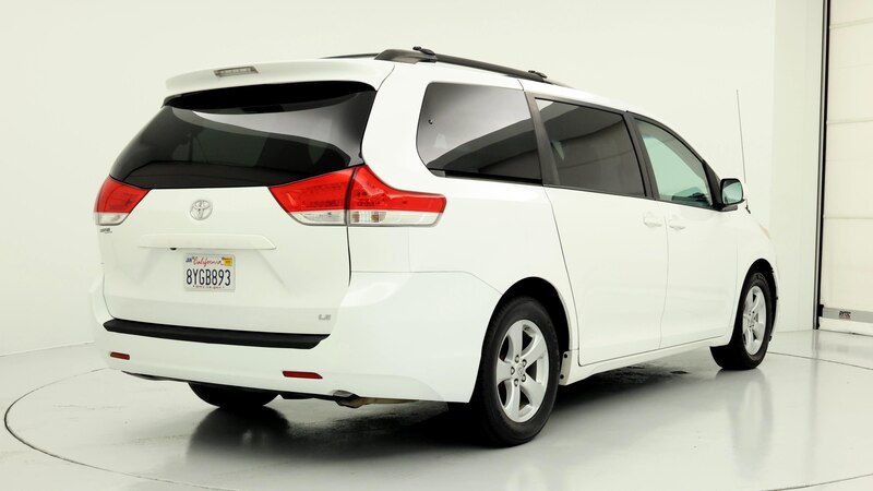 2013 Toyota Sienna LE 8