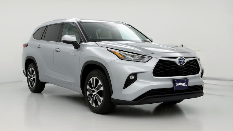 2020 Toyota Highlander XLE Hero Image