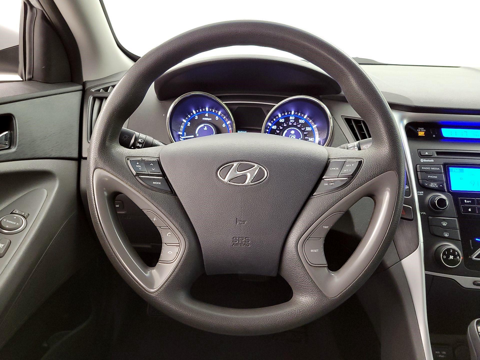 Thumbnail: 2013 Hyundai Sonata - 10