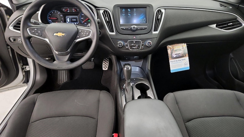2017 Chevrolet Malibu LS 9