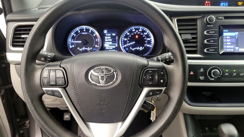 2019 Toyota Highlander LE 10