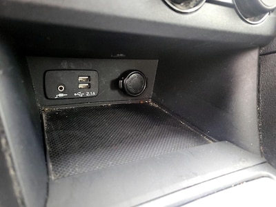 USB/AUX Ports