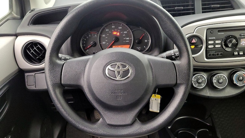 2013 Toyota Yaris L 10