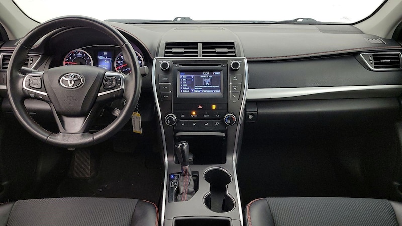 2016 Toyota Camry SE 9