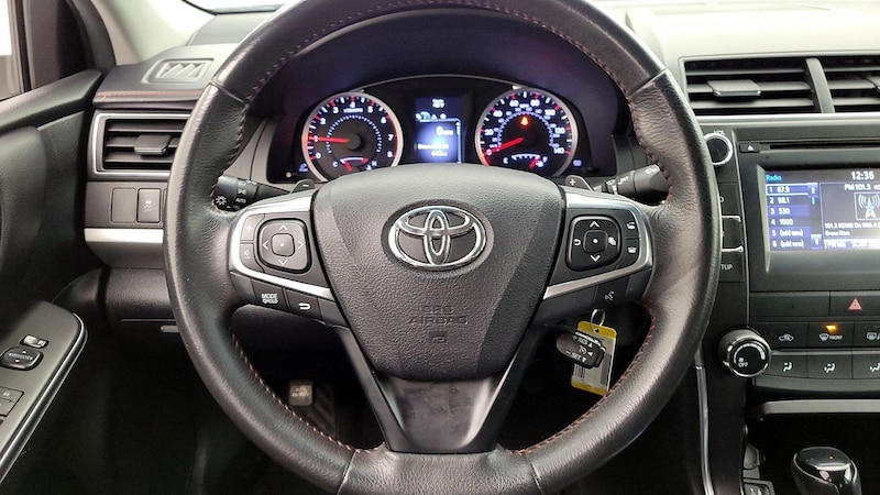 2016 Toyota Camry SE 10