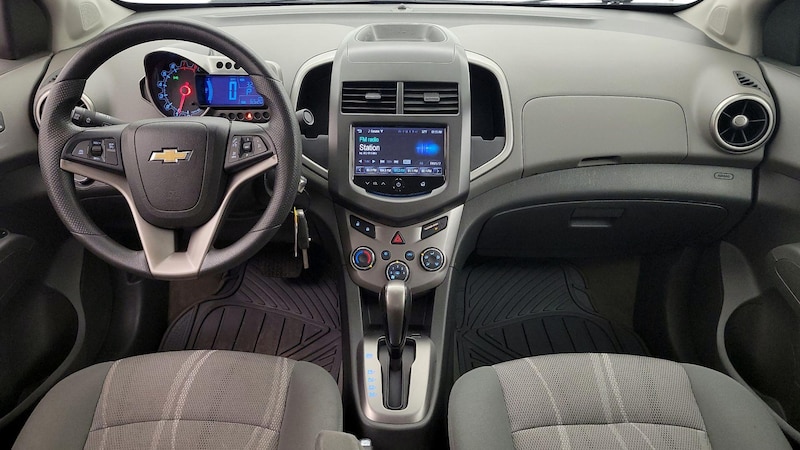 2016 Chevrolet Sonic LT 9