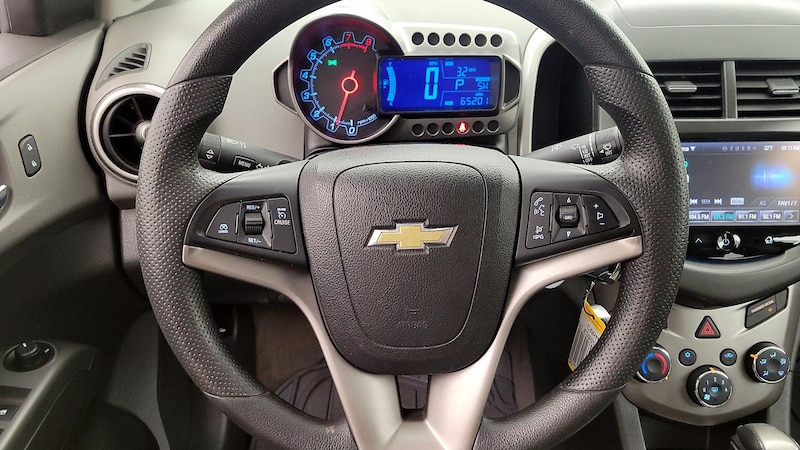 2016 Chevrolet Sonic LT 10