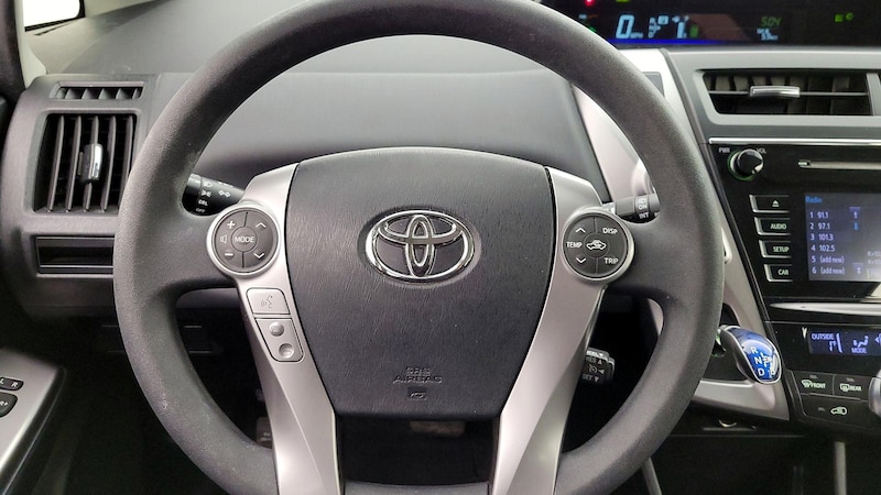 2016 Toyota Prius v Two 10