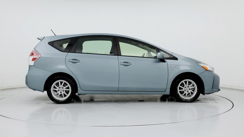 2016 Toyota Prius v Two 7