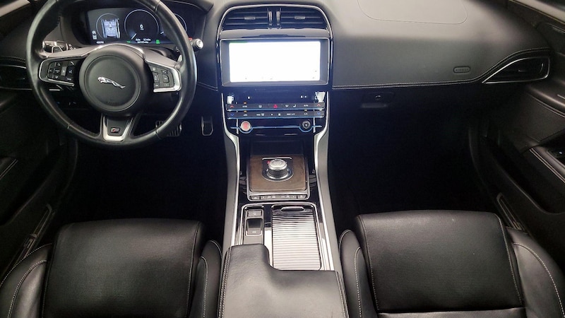 2018 Jaguar XE S 9