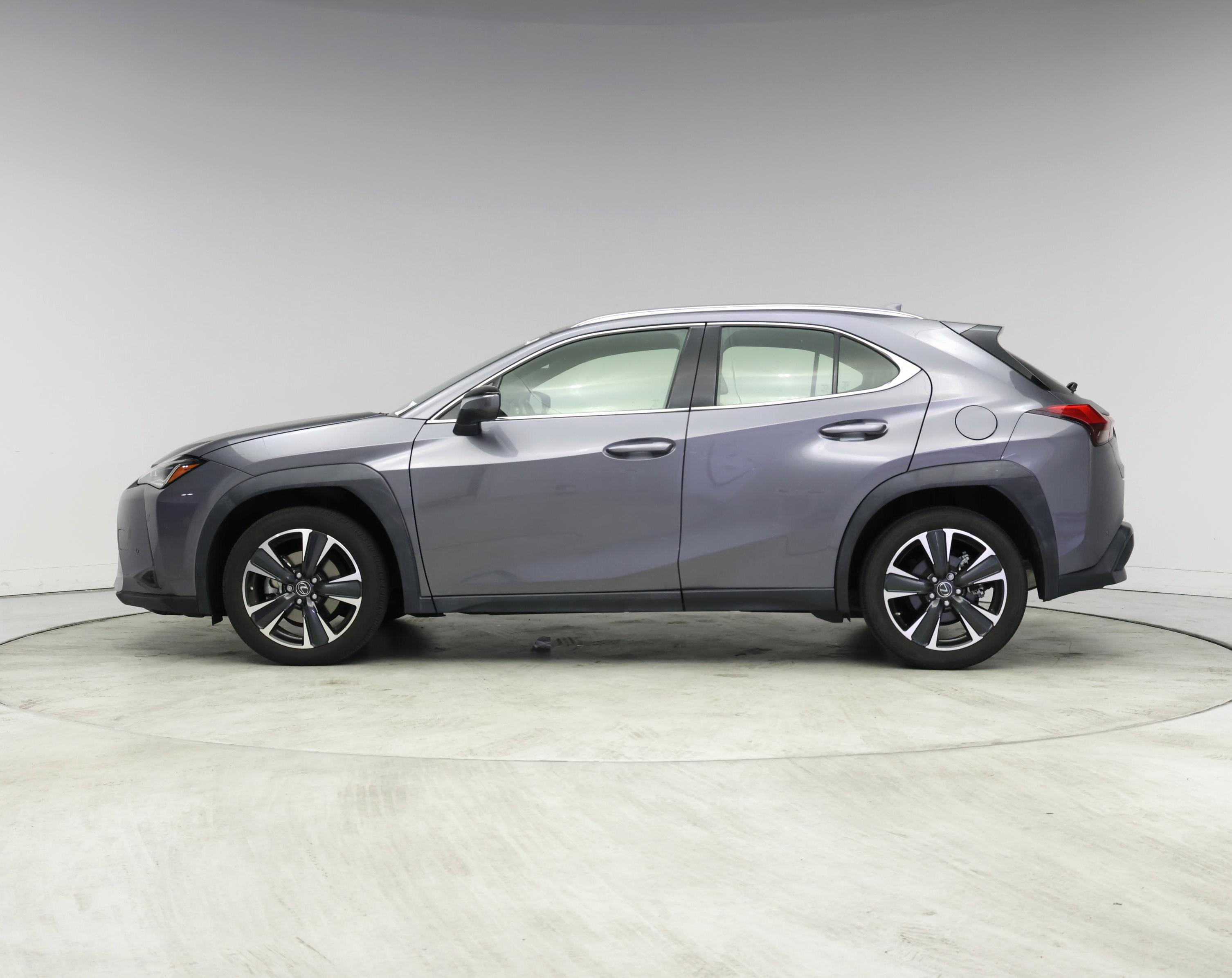 Thumbnail: 2021 Lexus UX - 3