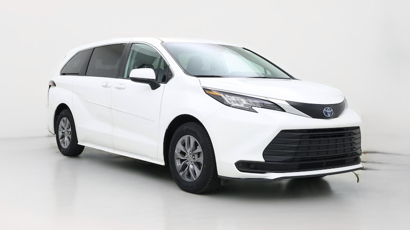 2022 Toyota Sienna LE Hero Image