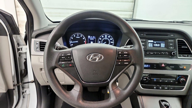 2017 Hyundai Sonata SE 10