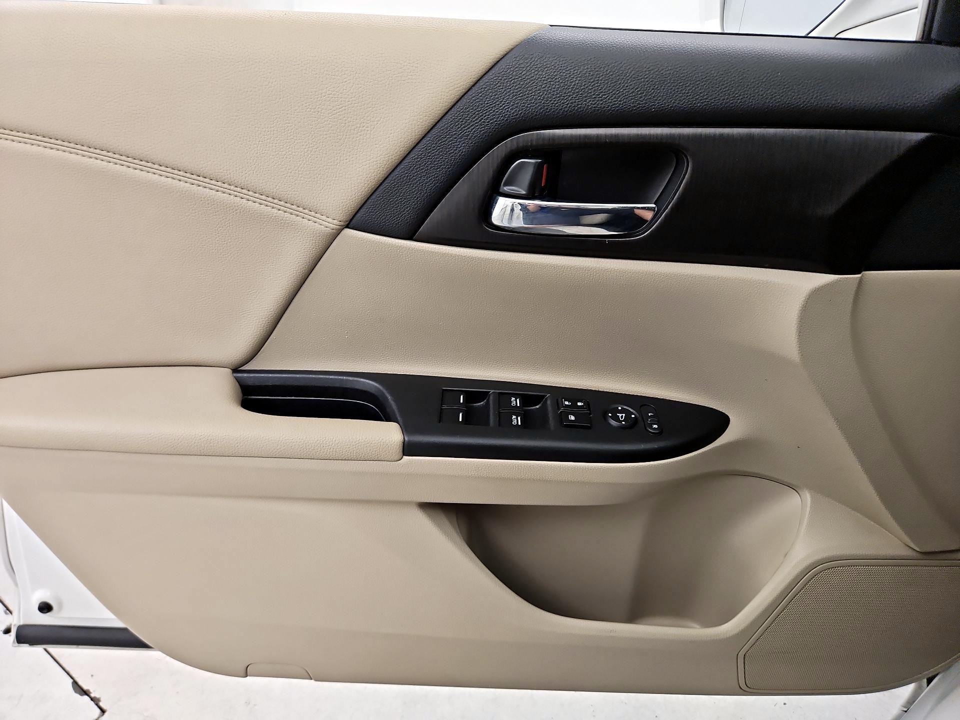 Thumbnail: 2015 Honda Accord - 12