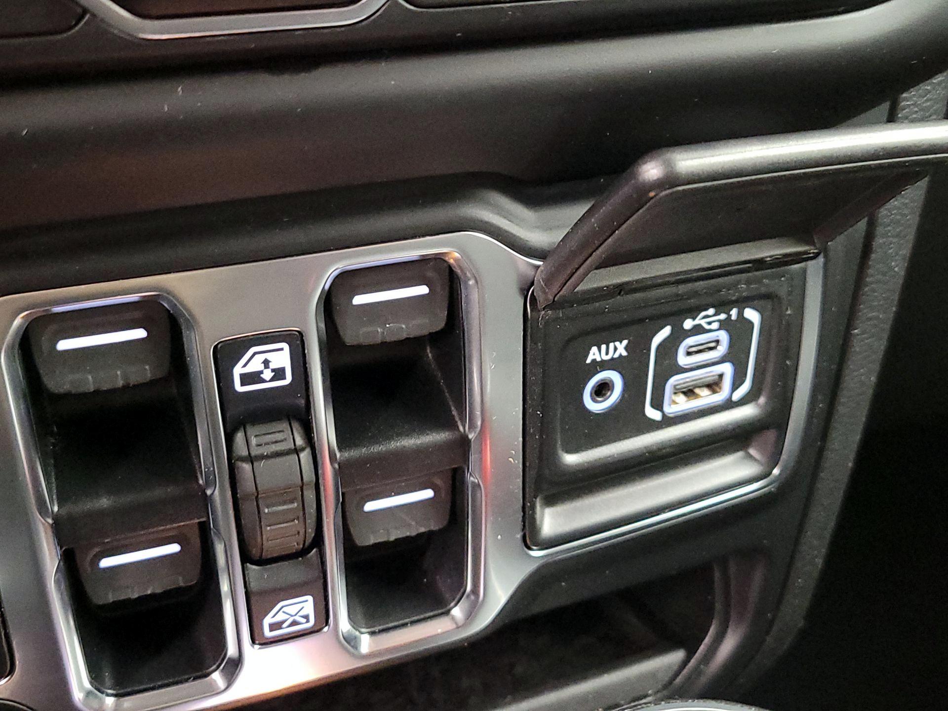 Thumbnail: 2020 Jeep Gladiator - 18