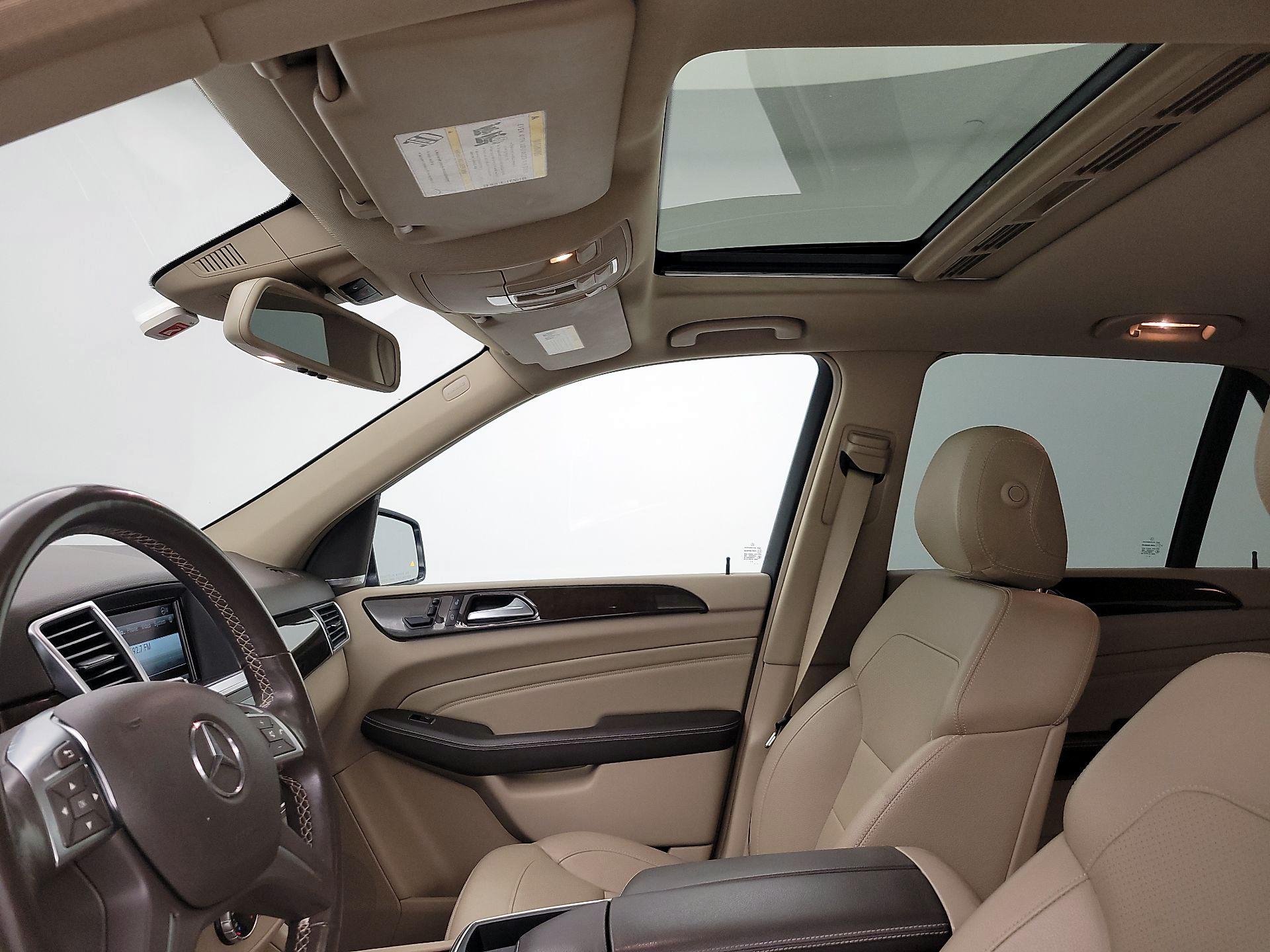Thumbnail: 2015 Mercedes-Benz M-Class - 18