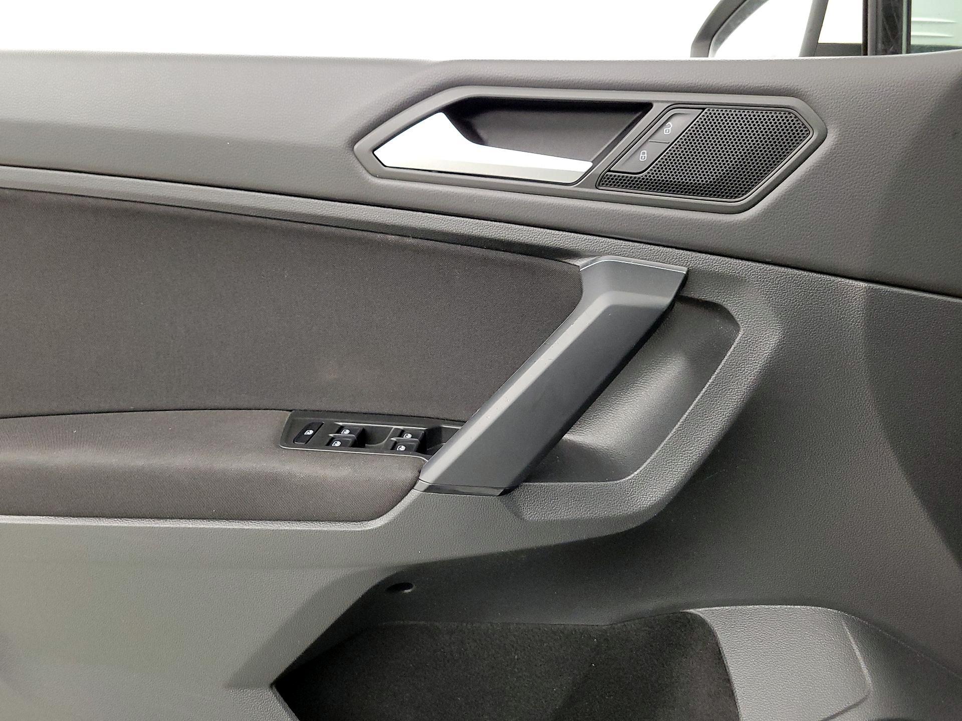 Thumbnail: 2019 Volkswagen Tiguan - 12