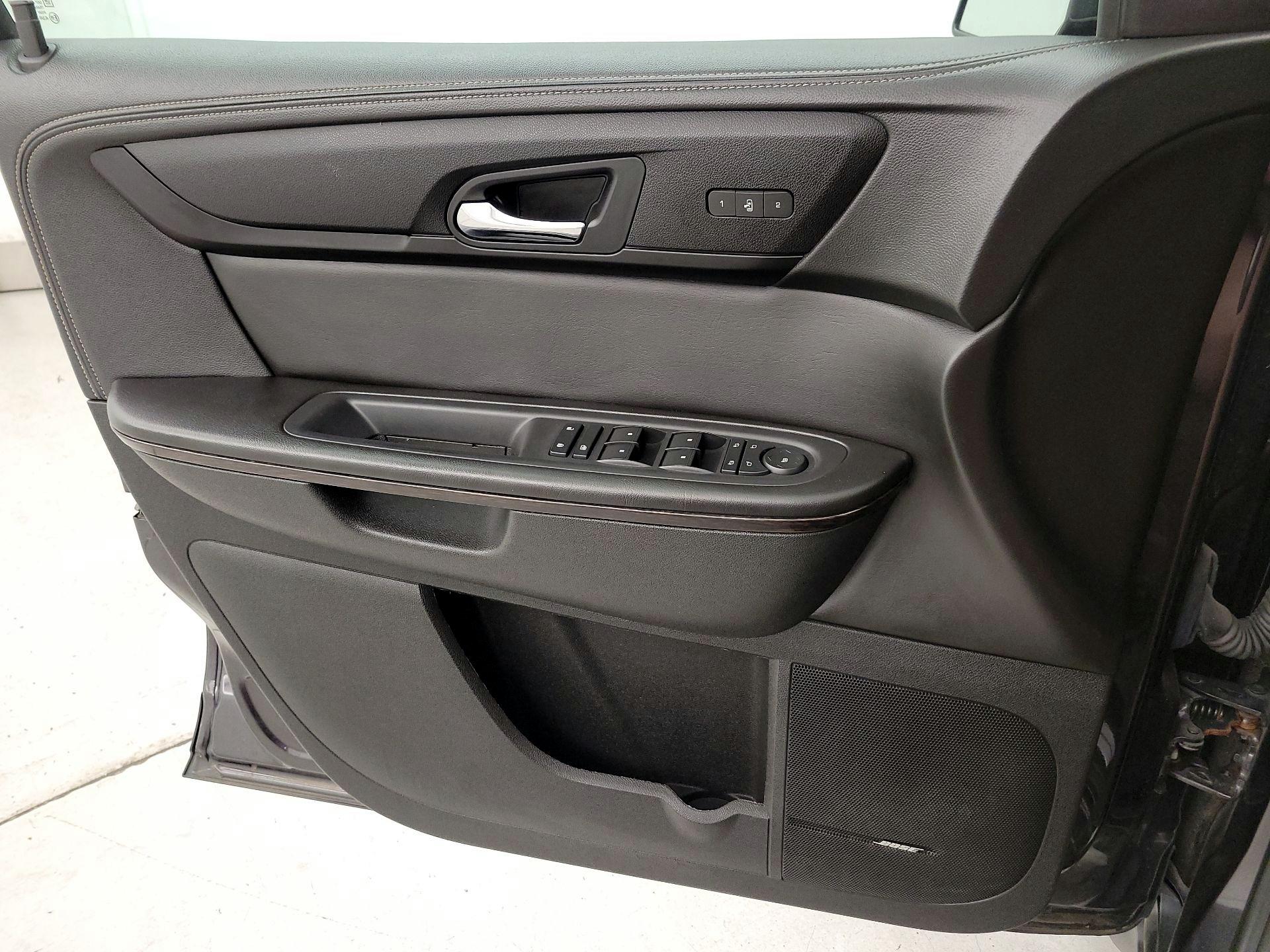 Thumbnail: 2015 Chevrolet Traverse - 12