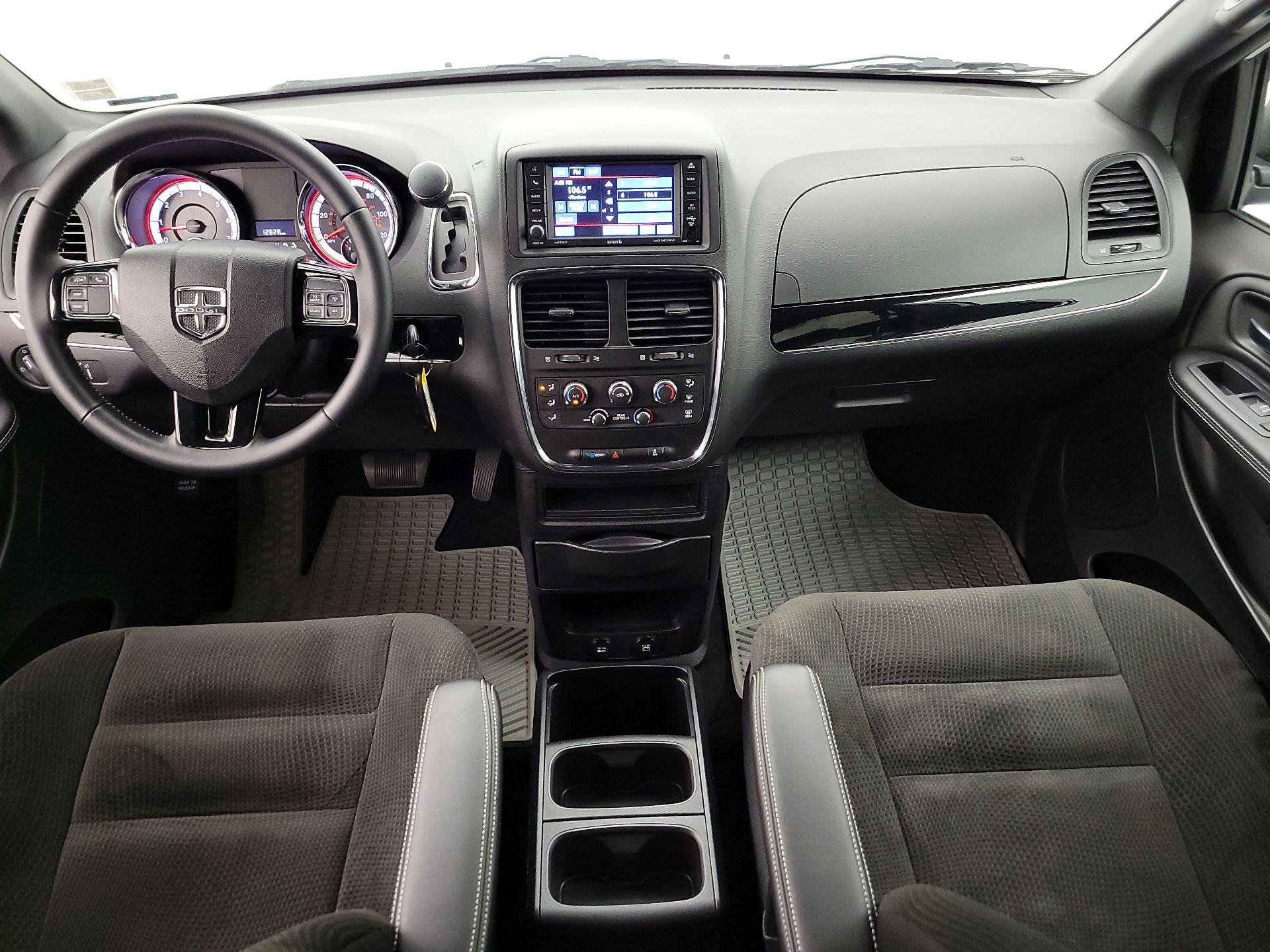 Thumbnail: 2017 Dodge Grand Caravan - 9