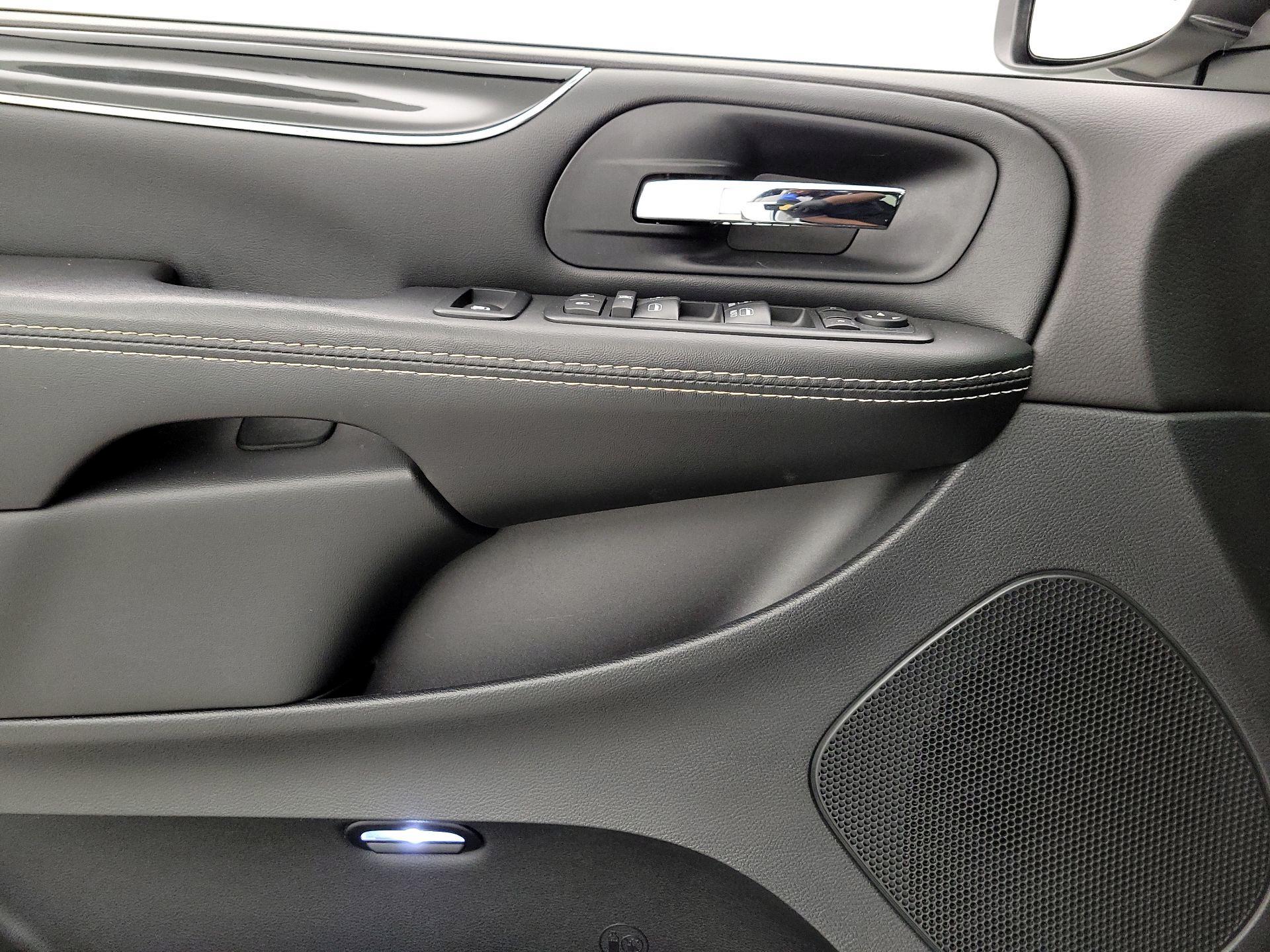 Thumbnail: 2017 Dodge Grand Caravan - 12
