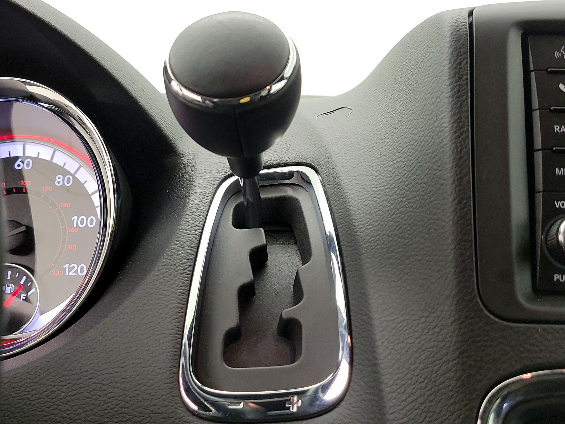 Thumbnail: 2017 Dodge Grand Caravan - 17